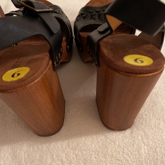 FOOT BEDS SZ 9 WOODEN HEELED SANDAL NWOT - Picture 5 of 12